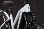 Cube Kathmandu Hybrid Deluxe Pro 800 metallic wit´n´chrome Trapeze 2027 – Image 6