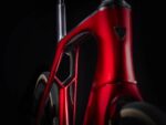 Trek Madone SLR 9 Gen 7 Metallic Red Smoke naar Red Carbon Smoke – Image 5